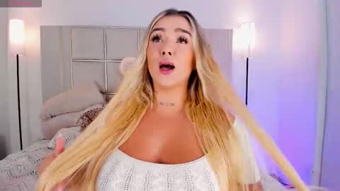 Snapshot of saraa_milleer chatting on 10-16-25, 08:54 Sara Miller online show from 10-16-25, 08:54