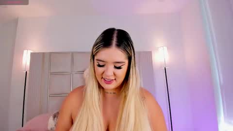 Snapshot of saraa_milleer chatting on 11-13-25, 04:39 Sara Miller online show from 11-13-25, 04:39