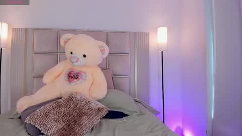 Snapshot of saraa_milleer chatting on 04-22-26, 05:58 Sara Miller online show from 04-22-26, 05:58