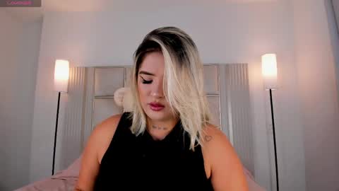 Snapshot of saraa_milleer chatting on 05-11-26, 11:35 Sara Miller online show from 05-11-26, 11:35