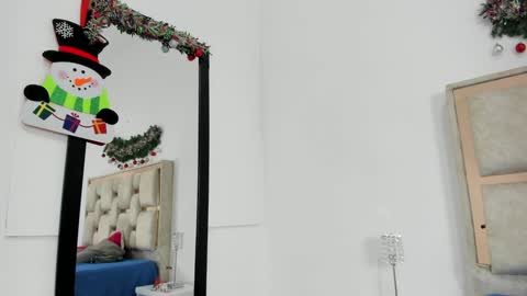 Snapshot of saraa_nix chatting on 12-11-24, 09:19 sara online show from 12-11-24, 09:19