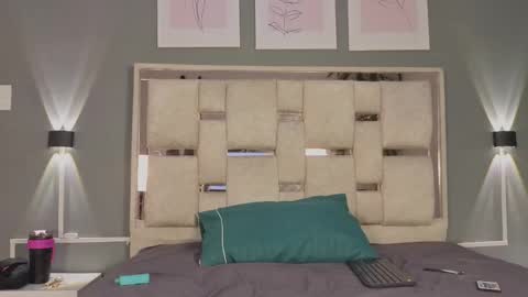 Snapshot of saraa_nix chatting on 09-12-25, 03:06 sara online show from 09-12-25, 03:06