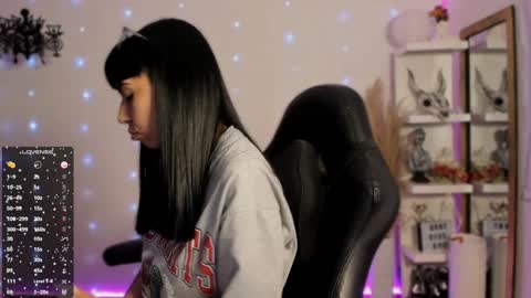 Snapshot of saraadesire chatting on 12-17-24, 12:01 Sara online show from 12-17-24, 12:01