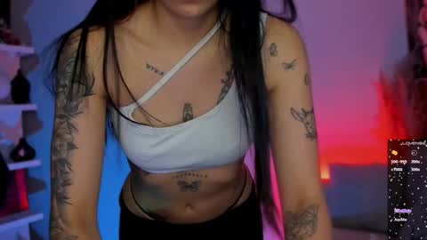 Snapshot of saraadesire chatting on 10-21-25, 11:27 Sara online show from 10-21-25, 11:27