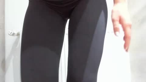 Snapshot of saraahwinstonn chatting on 02-19-25, 09:14 Queen Ssaraah online show from 02-19-25, 09:14