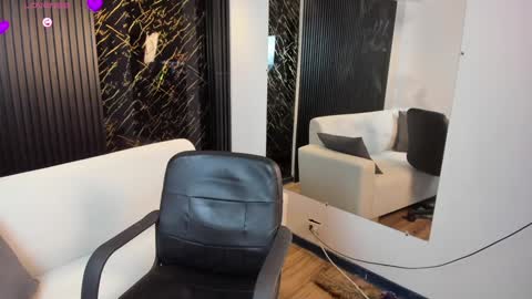 Snapshot of saracorraless chatting on 12-20-24, 11:05 Sara  Everyday From 1430 to 2130 Col Time online show from 12-20-24, 11:05