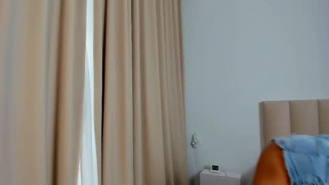 saradiamond01 online show from 03-01-25, 12:23