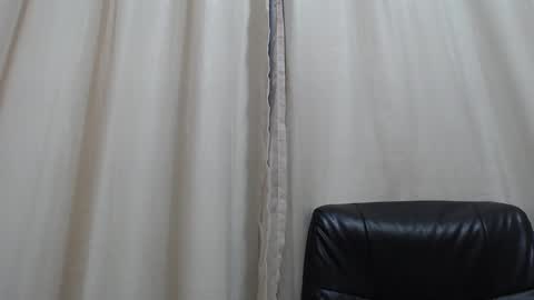 saradorj92 online show from 10-22-25, 04:35