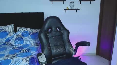 Sara online show from 10-24-25, 04:20