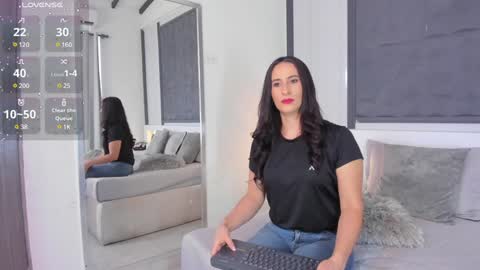  Sara Gomez  online show from 01-10-25, 03:27