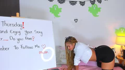 Snapshot of sarah__cinnamon chatting on 10-30-25, 07:58 sarah  cinnamon online show from 10-30-25, 07:58