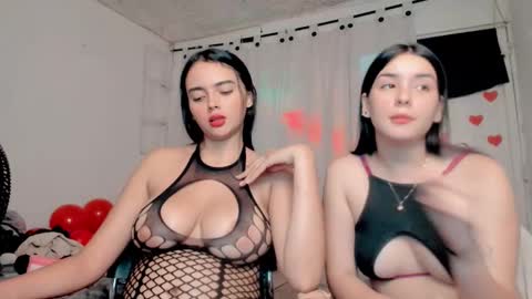 Snapshot of sarah_angelll chatting on 02-20-25, 12:19 sarah online show from 02-20-25, 12:19