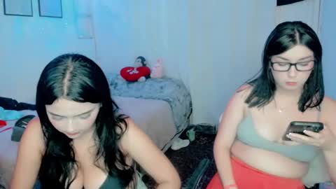 Snapshot of sarah_angelll chatting on 03-07-25, 12:15 sarah online show from 03-07-25, 12:15