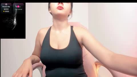 Snapshot of sarah_angelll chatting on 09-18-25, 10:01 sarah online show from 09-18-25, 10:01