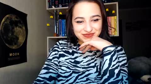 Yours Sarah online show from 12-10-24, 06:17