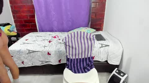 Sarah  online show from 01-25-25, 05:51