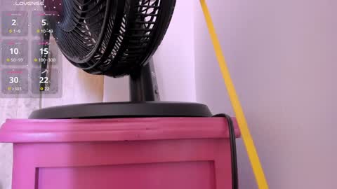 Snapshot of sarah_horny69 chatting on 12-17-24, 11:27 Call me MY LOVE online show from 12-17-24, 11:27