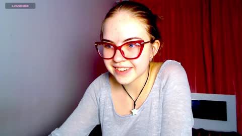 Snapshot of sarah_hs chatting on 12-09-24, 06:25 Sarah online show from 12-09-24, 06:25