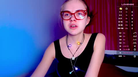 Snapshot of sarah_hs chatting on 12-30-24, 01:03 Sarah online show from 12-30-24, 01:03