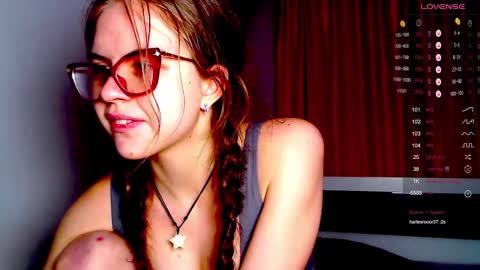 Snapshot of sarah_hs chatting on 02-21-25, 01:11 Sarah online show from 02-21-25, 01:11