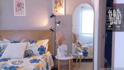 sarah_rayy online show from 10-31-25, 05:25