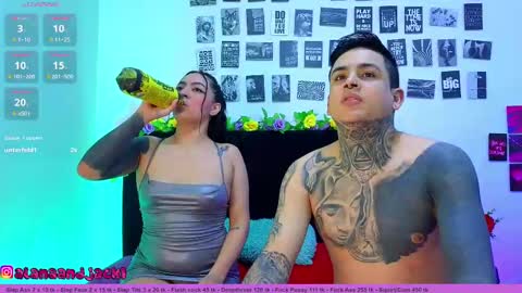 Snapshot of sarahandzack chatting on 09-22-25, 04:09 Sarah Zack online show from 09-22-25, 04:09