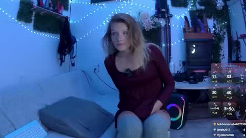 sarahdellisonn online show from 11-27-25, 08:33
