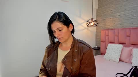 Sarah Deyvis online show from 01-12-25, 01:37