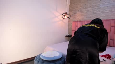 Sarah Deyvis online show from 01-18-25, 01:52