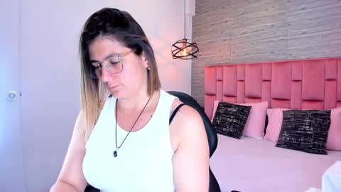 Sarah Deyvis online show from 09-13-25, 03:45