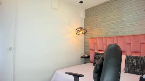 Sarah Deyvis online show from 09-19-25, 03:02