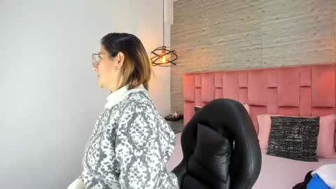 Sarah Deyvis online show from 10-01-25, 01:06