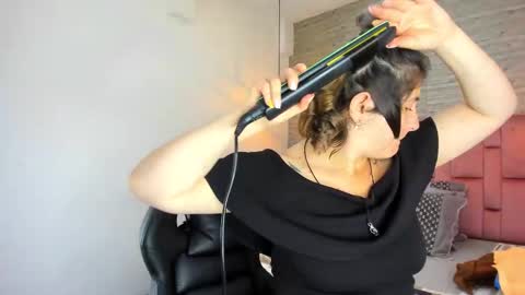 Sarah Deyvis online show from 10-10-25, 03:00