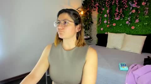 Sarah Deyvis online show from 11-24-25, 03:23