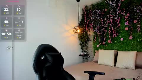 Snapshot of sarahdeyvis chatting on 12-19-25, 02:46 Sarah Deyvis online show from 12-19-25, 02:46