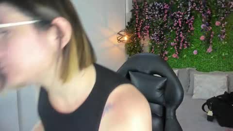 Sarah Deyvis online show from 01-14-26, 04:01