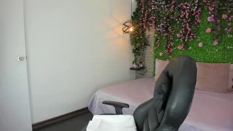 Sarah Deyvis online show from 02-20-26, 02:17