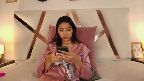 Snapshot of sarahevans__ chatting on 12-28-24, 01:29 Sarah Evans online show from 12-28-24, 01:29