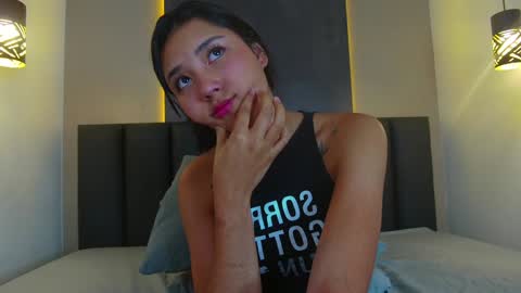 Snapshot of sarahevans__ chatting on 01-17-25, 06:23 Sarah Evans online show from 01-17-25, 06:23