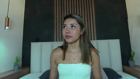 Snapshot of sarahevans__ chatting on 02-24-25, 07:41 Sarah Evans online show from 02-24-25, 07:41