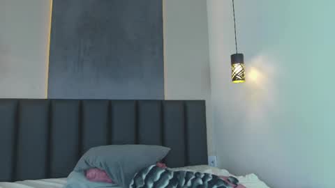 Snapshot of sarahevans__ chatting on 03-12-25, 09:44 Sarah Evans online show from 03-12-25, 09:44