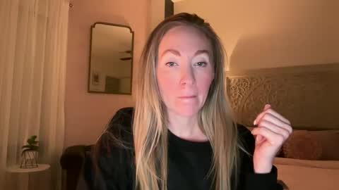 Snapshot of sarahgiroux86 chatting on 06-02-26, 03:19 Sarah online show from 06-02-26, 03:19