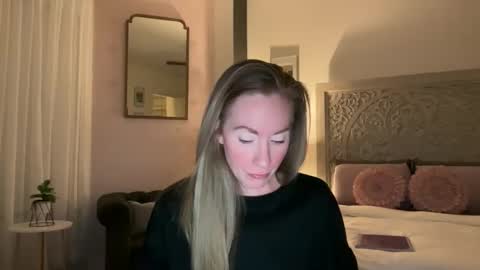 Snapshot of sarahgiroux86 chatting on 06-03-26, 03:42 Sarah online show from 06-03-26, 03:42