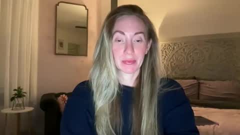 Snapshot of sarahgiroux86 chatting on 06-06-26, 06:40 Sarah online show from 06-06-26, 06:40