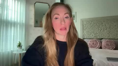 Snapshot of sarahgiroux86 chatting on 06-09-26, 01:50 Sarah online show from 06-09-26, 01:50