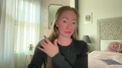 Snapshot of sarahgiroux86 chatting on 06-13-26, 08:07 Sarah online show from 06-13-26, 08:07
