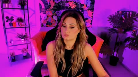 Divine Sarah NONUDE model online show from 02-01-25, 05:26