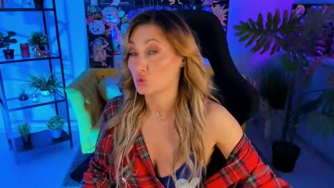 Divine Sarah NONUDE model online show from 02-22-25, 05:46