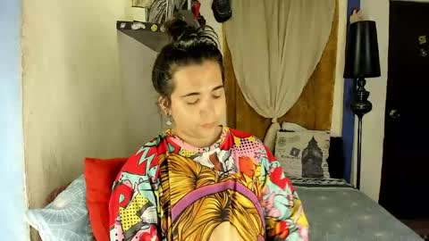 Snapshot of sarahjey chatting on 05-10-26, 05:40 SARAHJEY online show from 05-10-26, 05:40