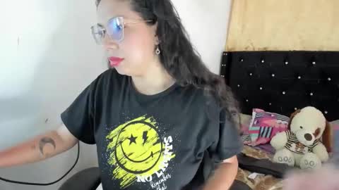 Snapshot of sarahlovexxv chatting on 10-12-25, 04:50 Sarah online show from 10-12-25, 04:50